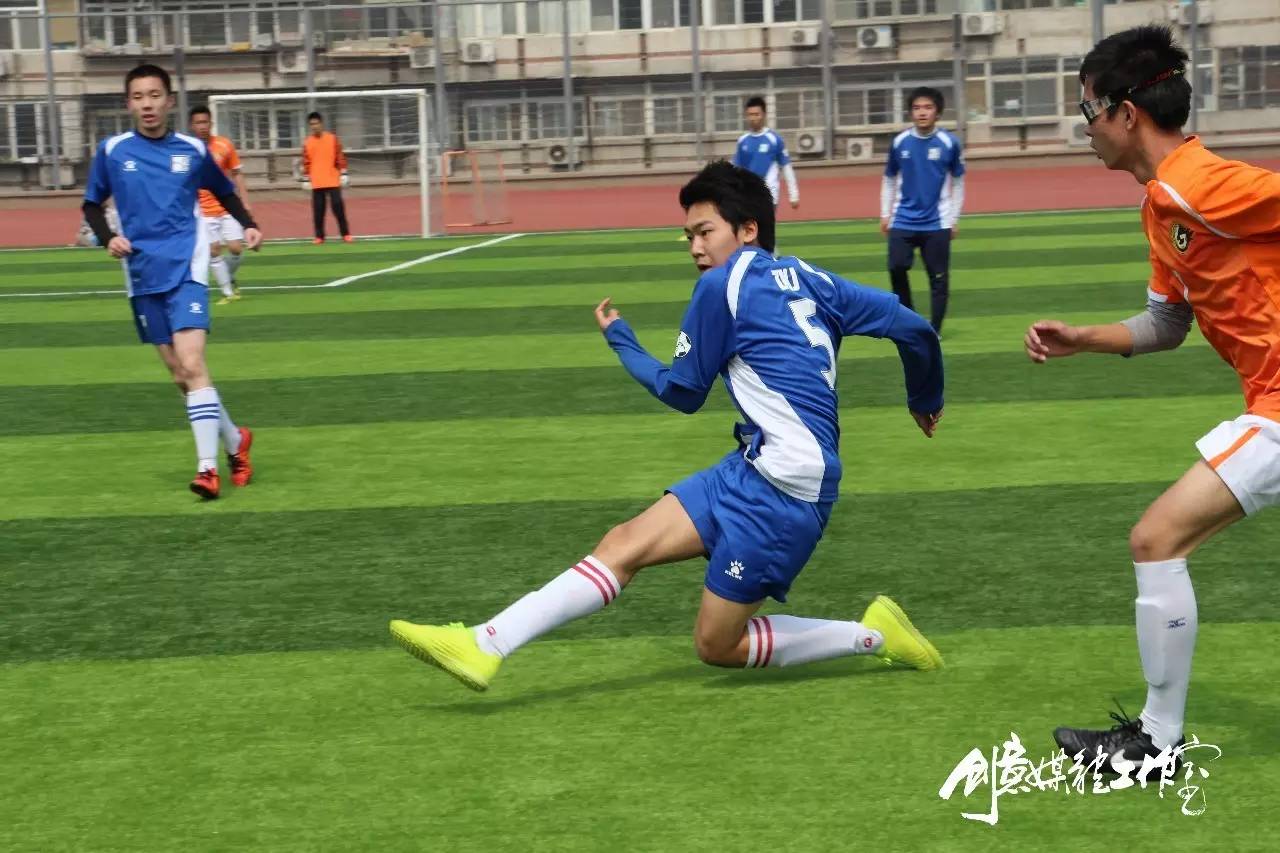 明德男足2:0格物男足，袁畅独中两元