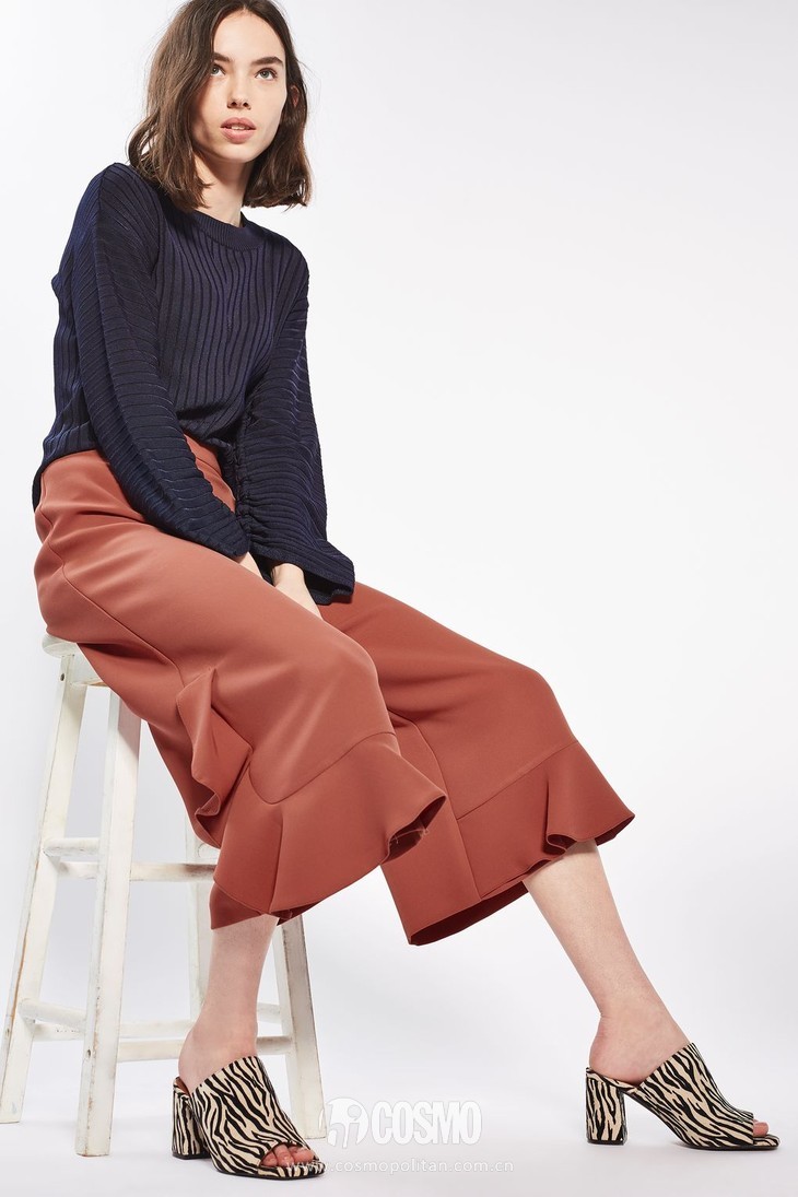 下周穿什么｜白西装+开叉裤=显瘦2kg？宋茜表示肯定