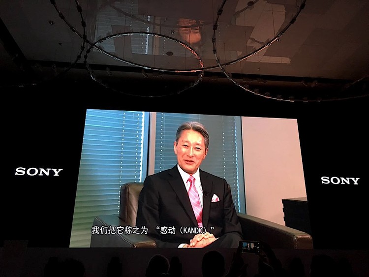 索粉的微笑：拜物教与少年的青春燥热