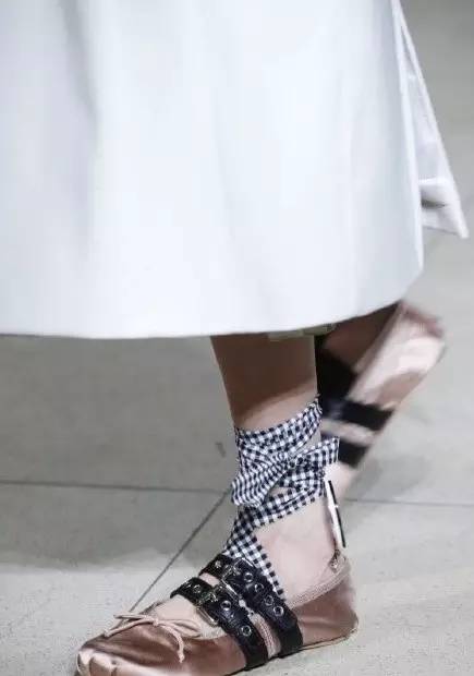 穿上合适的鞋子才会跑得更快,穿对鞋子每一步都是春光