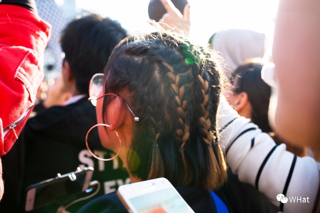 舔一口芝士草莓,舔一口草莓味奶油