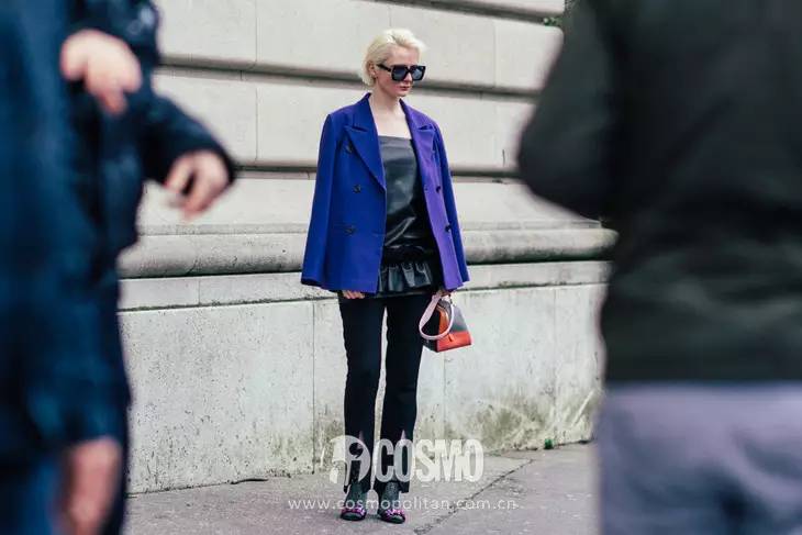 下周穿什么｜白西装+开叉裤=显瘦2kg？宋茜表示肯定