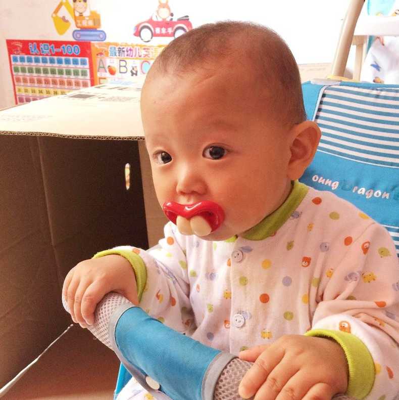 小孩吮吸手指的解决方法,小孩子吮吸手指怎么戒