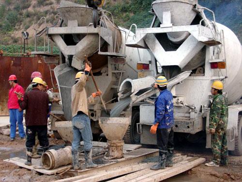 水下混凝土浇筑导管怎么控制深度,水下混凝土导管法连续浇筑图片