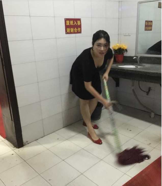 不谨慎走到异性厕所，你会如何应对？