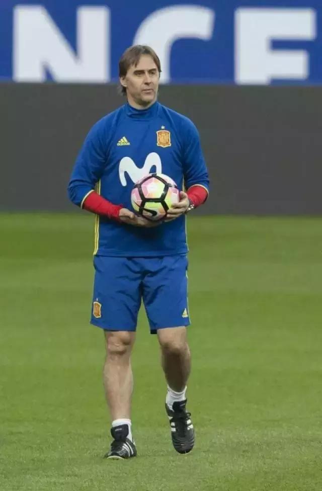 他们穿什么用英文怎么说,他们穿着什么用英文怎么说