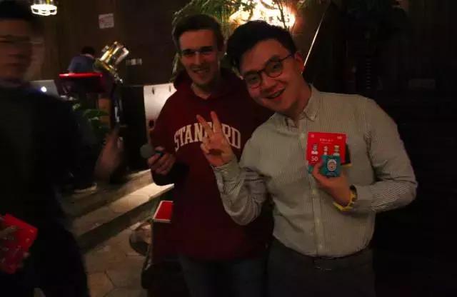 我们在三里屯的疯狂足球party上，搞了波大事情