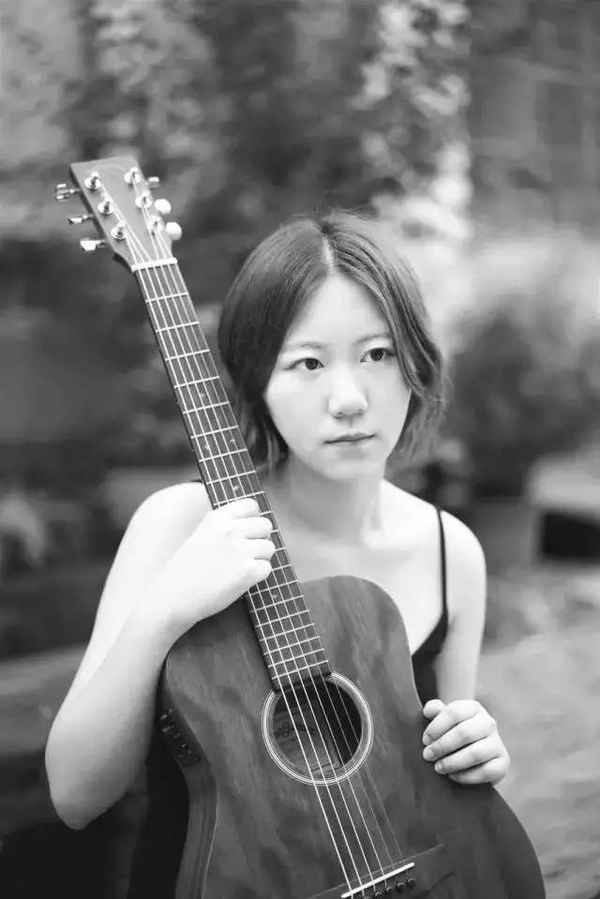 别人的22岁：95后的她，唱出80后的孤绝和英勇