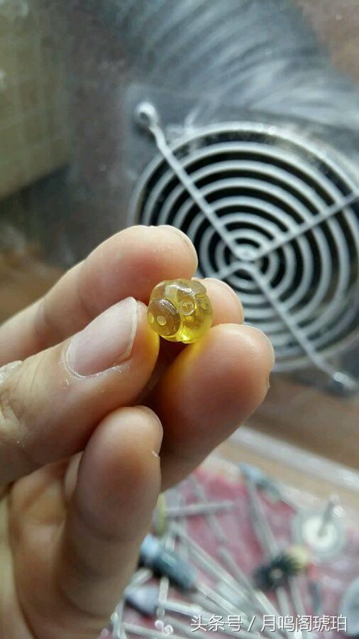 琥珀边角料变废为宝,废物利用提炼黄金