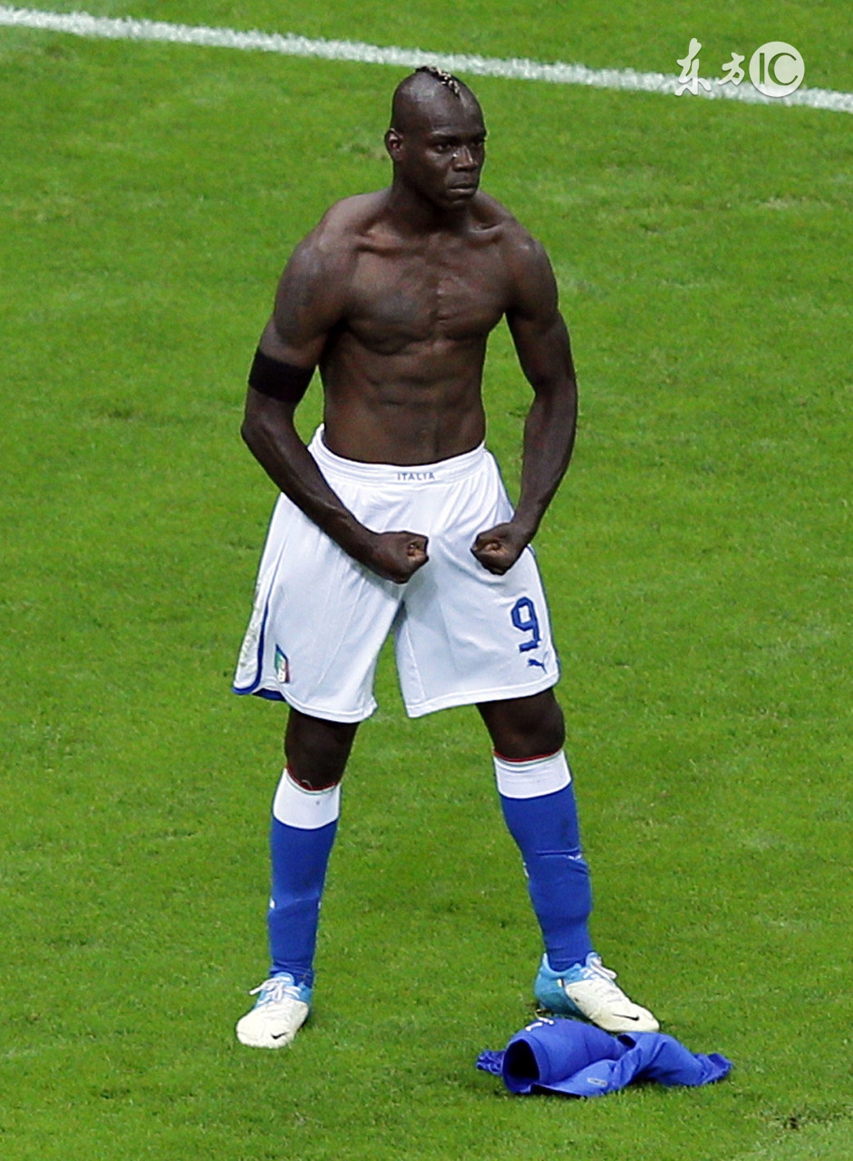 他们是足球场上的“神”，然而封神之路却不尽相同