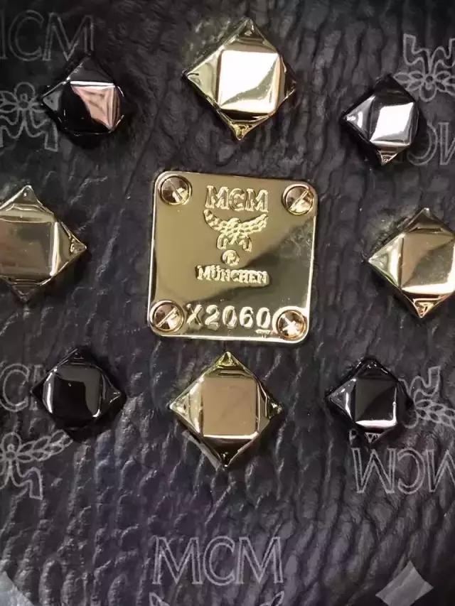 mcm双肩包大小号对照表,mcm超迷你双肩包效果图