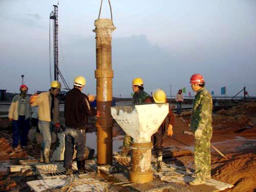 水下混凝土浇筑导管怎么控制深度,水下混凝土导管法连续浇筑图片