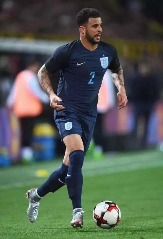 他们穿什么用英文怎么说,他们穿着什么用英文怎么说