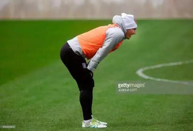 他们穿什么用英文怎么说,他们穿着什么用英文怎么说