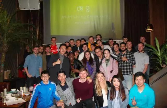 我们在三里屯的疯狂足球party上，搞了波大事情