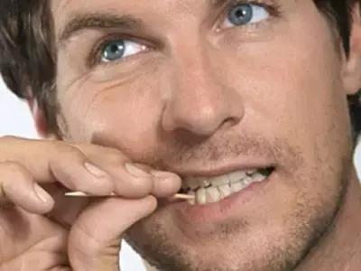 牙齿老是卡菜卡肉怎么办,牙齿卡肉导致牙痛