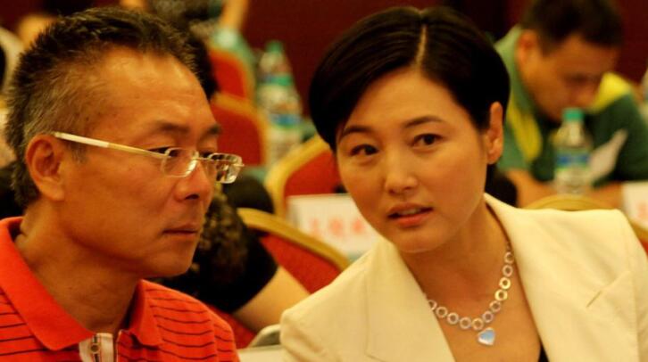 “男人婆”张延淡出娱乐圈女儿已12岁，原来娱乐圈夫妻这么多