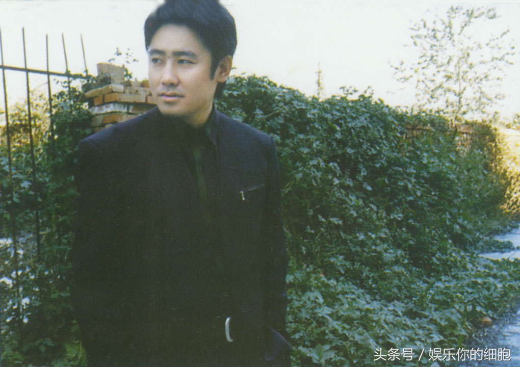 因患癌差点死掉，34岁拍戏如今身家过亿，走红后不忘糟糠之妻