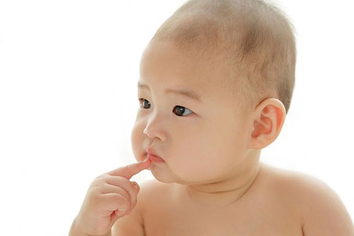 宝宝嘴唇干燥怎么办有妙招吗,学会这些小妙招孩子可以玩一整天