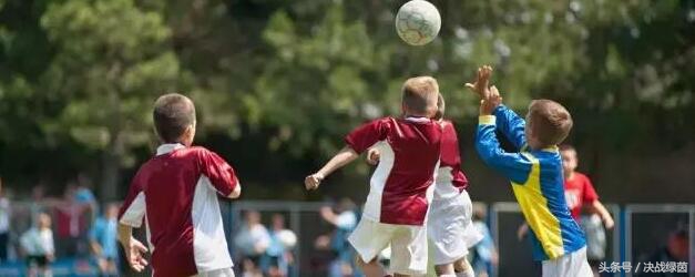 头球不准怎么办,几岁以下青少年不宜进行头球练习
