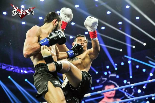 播求认怂啦，一龙最牛挑战，重拳889磅谁不服，11秒KO霸气