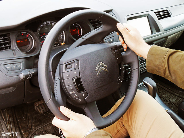 标致508和雪铁龙c5到底该怎么选,2011款雪铁龙c5与标致508对比