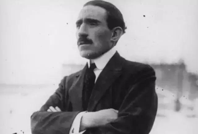 从一场赌局开始，这个品牌的历史好比“麻辣鸡汤”！