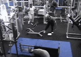 足球比赛假装踢球吓人,足球史上10大假摔