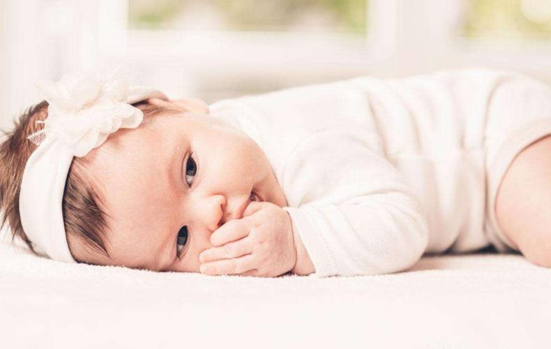 小孩吮吸手指的解决方法,小孩子吮吸手指怎么戒