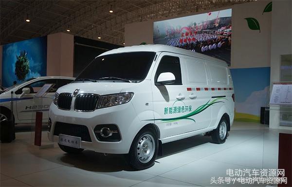 续航300公里5门4座微型车,一款外观像越野车的小型电动车