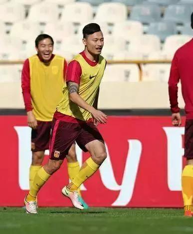 他们穿什么用英文怎么说,他们穿着什么用英文怎么说