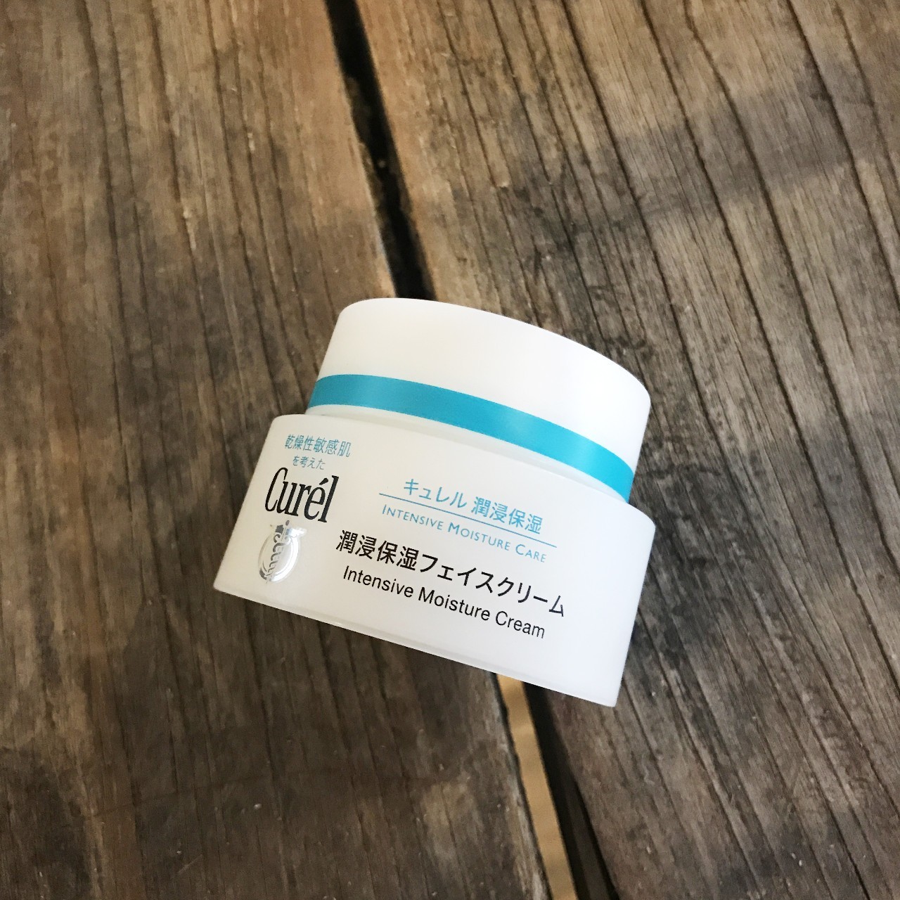 皮肤干到炸皮,皮肤干到爆皮用什么护肤乳