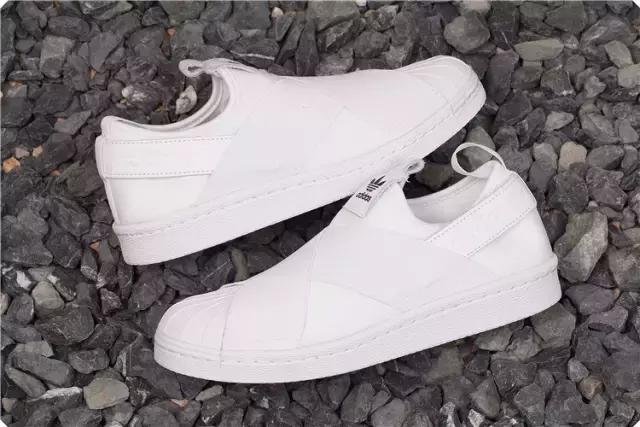 璧拌繃閭ｄ箞澶氳矾姝屾洸,璧拌繃閭ｄ箞澶氳矾