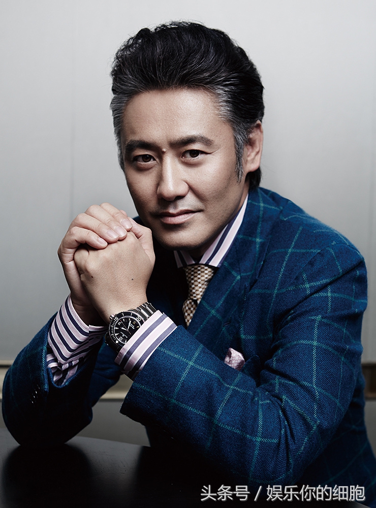 因患癌差点死掉，34岁拍戏如今身家过亿，走红后不忘糟糠之妻