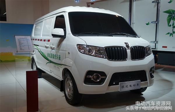 续航300公里5门4座微型车,一款外观像越野车的小型电动车