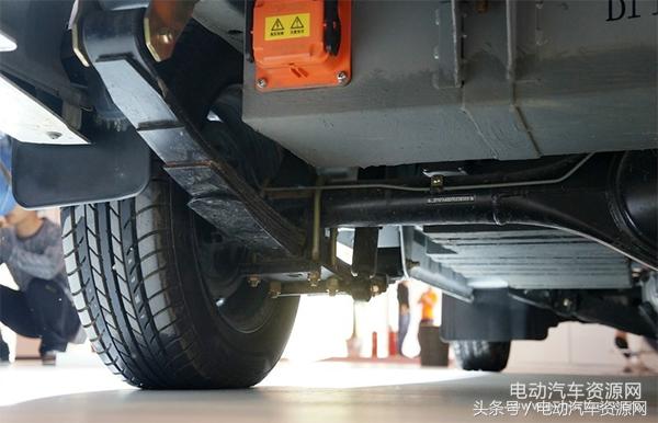 续航300公里5门4座微型车,一款外观像越野车的小型电动车