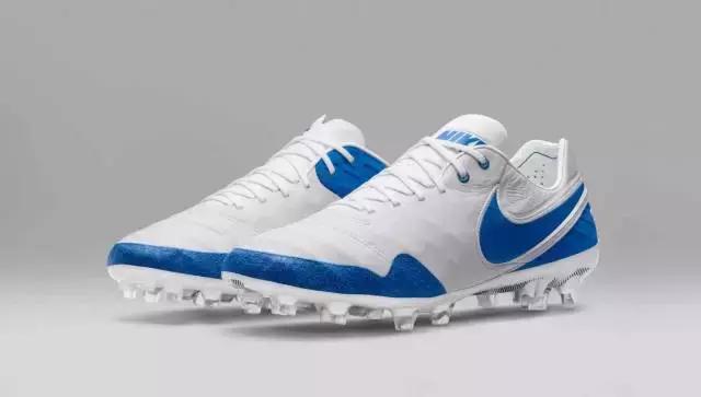 他们穿什么用英文怎么说,他们穿着什么用英文怎么说