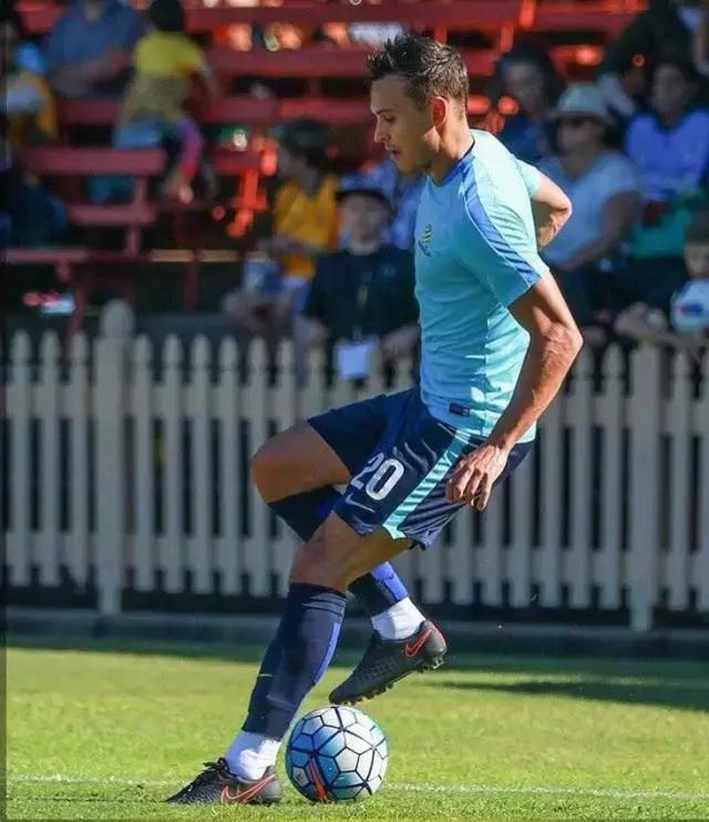 他们穿什么用英文怎么说,他们穿着什么用英文怎么说