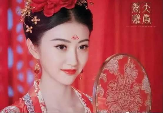 同样是晒素颜，为什么活跃得像高仿的大甜甜洗个脸就能圈粉无数？