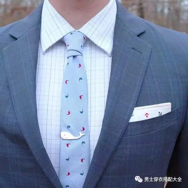 男士休闲西装西裤搭配小白鞋,男士休闲西装搭配什么打底衫