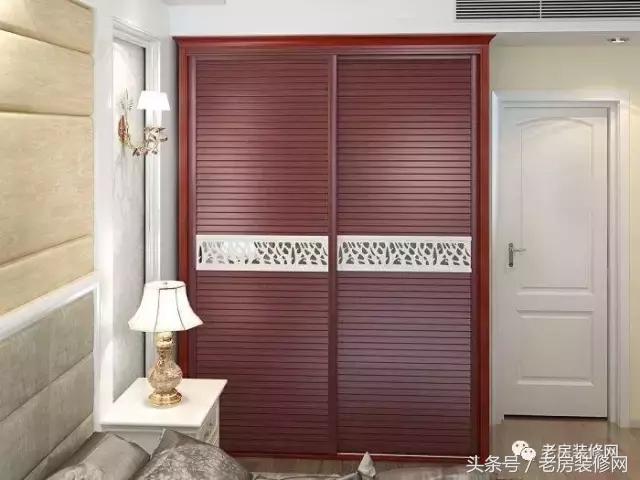 衣柜做到顶石膏线怎么处理,定制衣柜做到顶还是留一点边