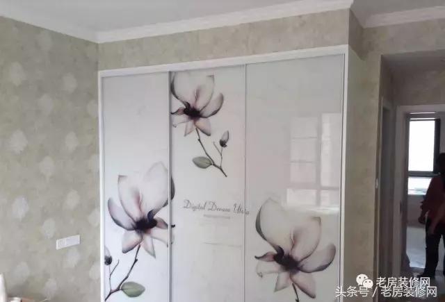 衣柜做到顶石膏线怎么处理,定制衣柜做到顶还是留一点边