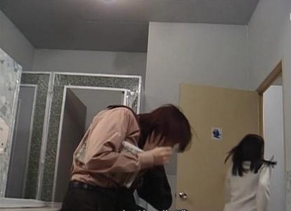 不谨慎走到异性厕所，你会如何应对？