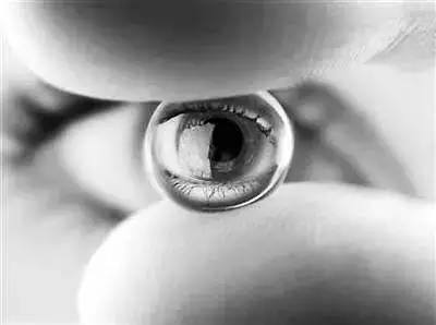 潜水能不能戴近视眼镜,潜水为什么不能戴隐形眼镜