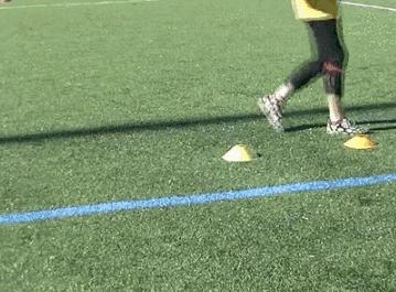 足球技巧传球教学,足球2人配合传接球讲解