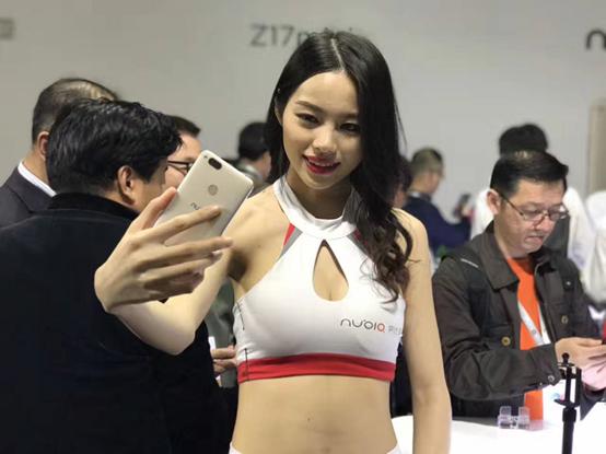 c罗签名足球1元拍卖,c罗为何会签名球衣给王涛卖