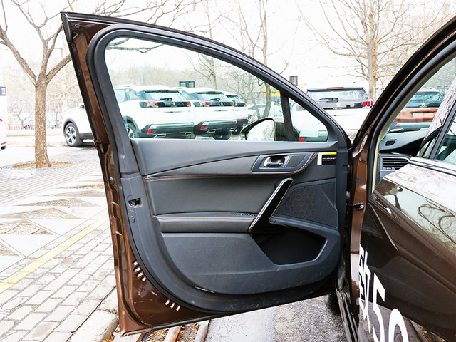 标致508和雪铁龙c5到底该怎么选,2011款雪铁龙c5与标致508对比