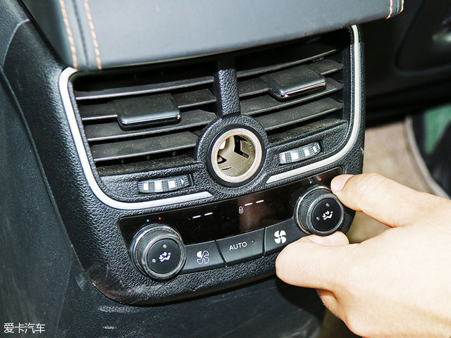 标致508和雪铁龙c5到底该怎么选,2011款雪铁龙c5与标致508对比