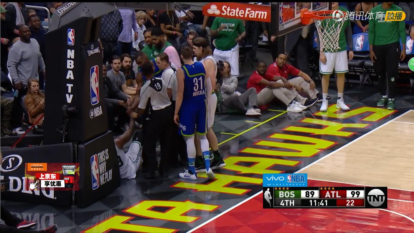 裁判吹5个犯规,裁判判5次犯规