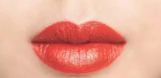 化唇妆要不要盖住唇线,唇线不明显怎么画唇线视频